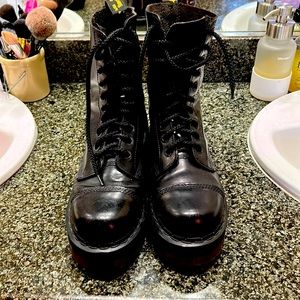 Dr. Marten’s unisex capped leather combat boots 41 UK 9 women’s 8 men’s
